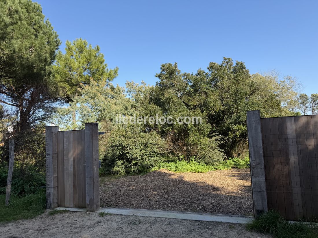 Photo 24 : ENTREE d'une maison situ&eacute;e &agrave; Saint-Cl&eacute;ment-des-Baleines, &icirc;le de R&eacute;.