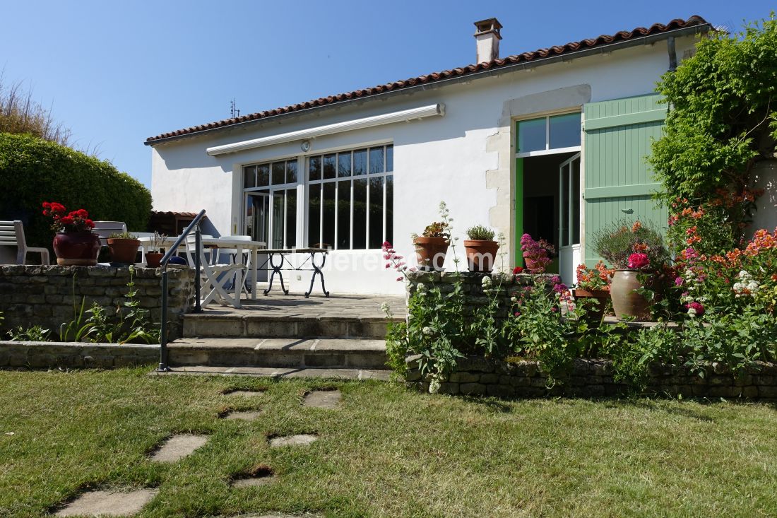 Photo 4 : JARDIN d'une maison situ&eacute;e &agrave; Saint-Martin-de-R&eacute;, &icirc;le de R&eacute;.