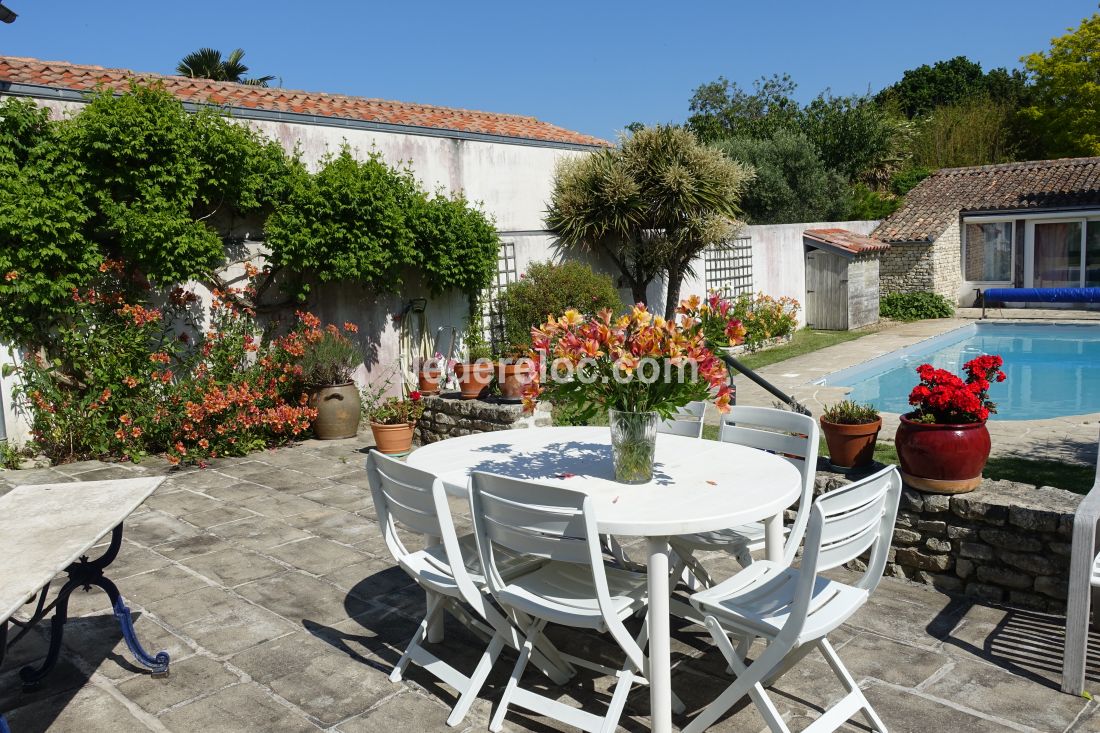 Photo 7 : PISCINE d'une maison situ&eacute;e &agrave; Saint-Martin-de-R&eacute;, &icirc;le de R&eacute;.