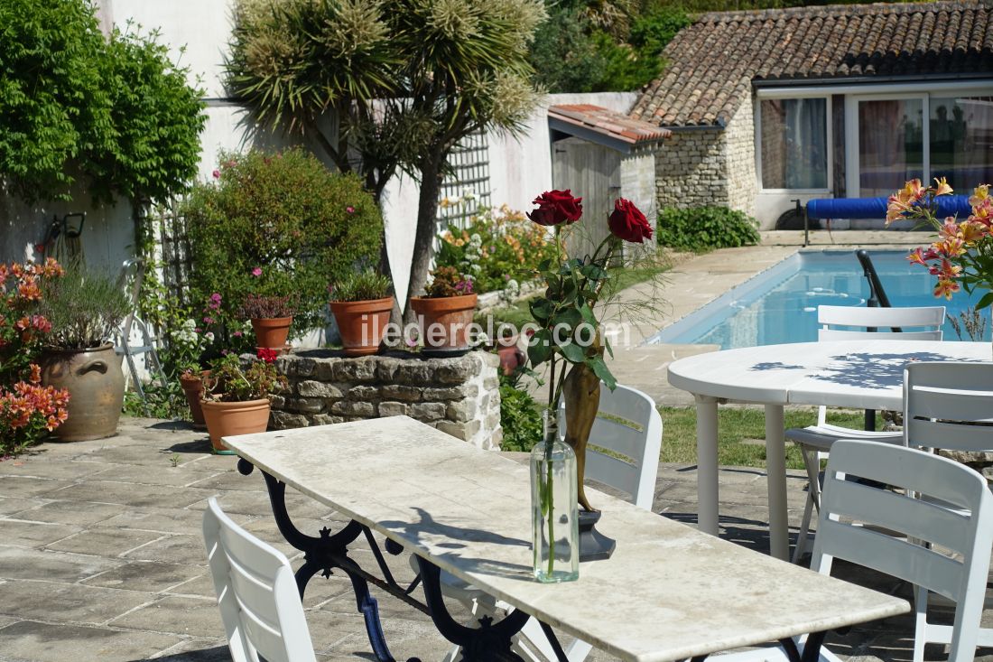 Photo 10 : PISCINE d'une maison situ&eacute;e &agrave; Saint-Martin-de-R&eacute;, &icirc;le de R&eacute;.