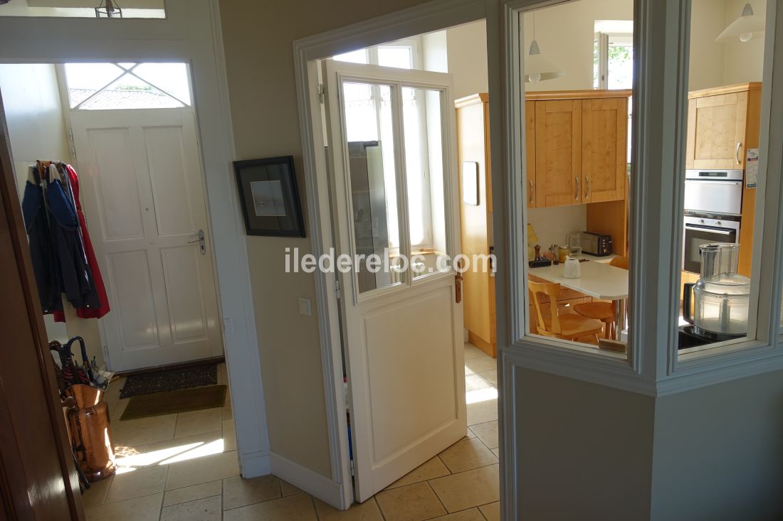 Photo 28 : ENTREE d'une maison situ&eacute;e &agrave; Saint-Martin-de-R&eacute;, &icirc;le de R&eacute;.