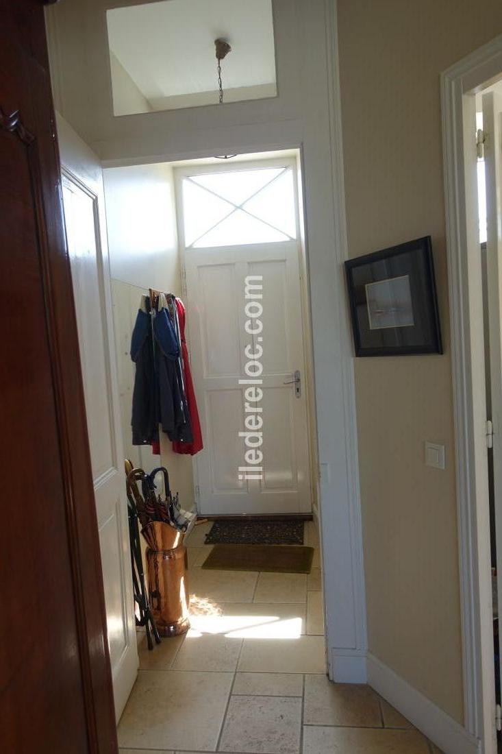 Photo 33 : ENTREE d'une maison situ&eacute;e &agrave; Saint-Martin-de-R&eacute;, &icirc;le de R&eacute;.