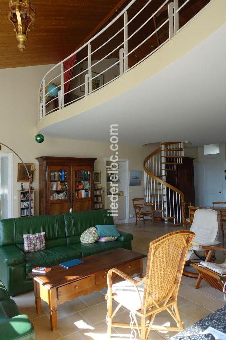 Photo 17 : SEJOUR d'une maison situ&eacute;e &agrave; Saint-Martin-de-R&eacute;, &icirc;le de R&eacute;.