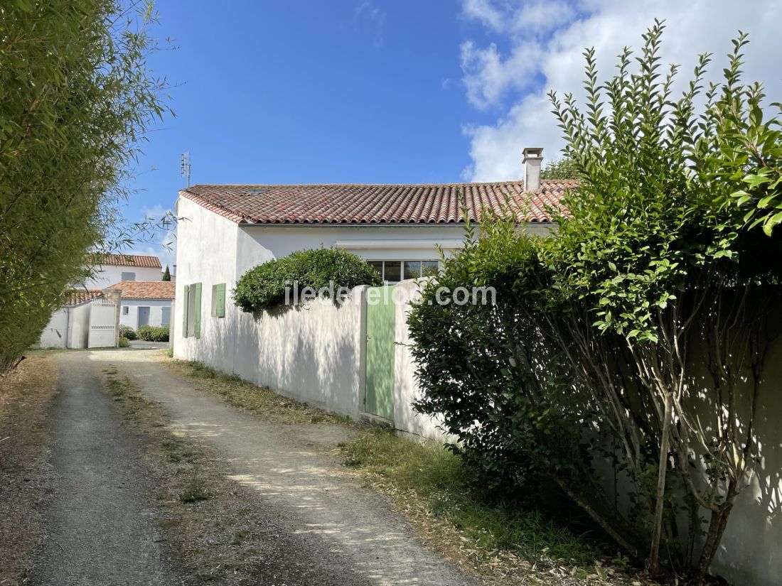 Photo 50 : EXTERIEUR d'une maison situ&eacute;e &agrave; Saint-Martin-de-R&eacute;, &icirc;le de R&eacute;.