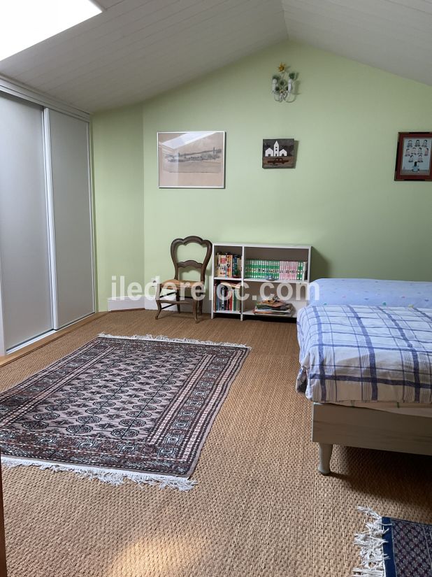 Photo 37 : CHAMBRE d'une maison situ&eacute;e &agrave; Saint-Martin-de-R&eacute;, &icirc;le de R&eacute;.