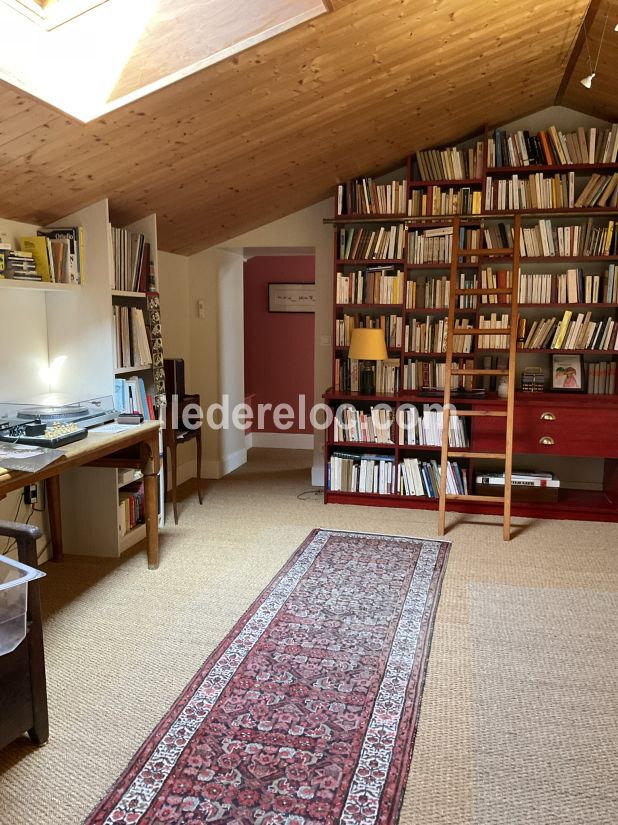 Photo 38 : MEZZANINE d'une maison situ&eacute;e &agrave; Saint-Martin-de-R&eacute;, &icirc;le de R&eacute;.