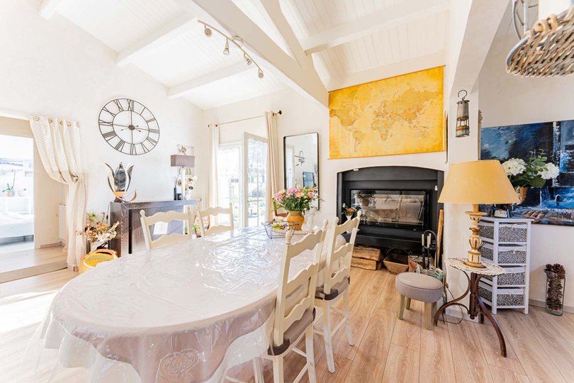 Photo 4 :  d'une maison situ&eacute;e &agrave; Le Bois-Plage-en-R&eacute;, &icirc;le de R&eacute;.