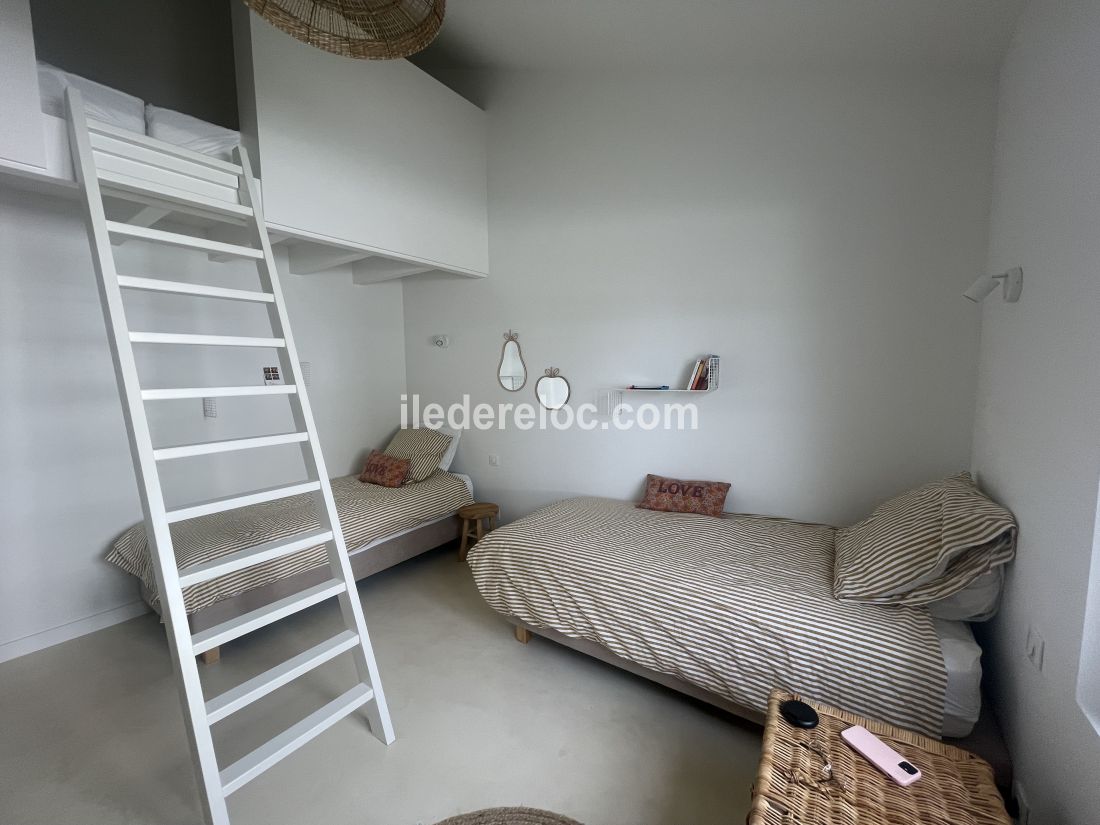 Photo 10 : CHAMBRE d'une maison situ&eacute;e &agrave; La Couarde-sur-mer, &icirc;le de R&eacute;.