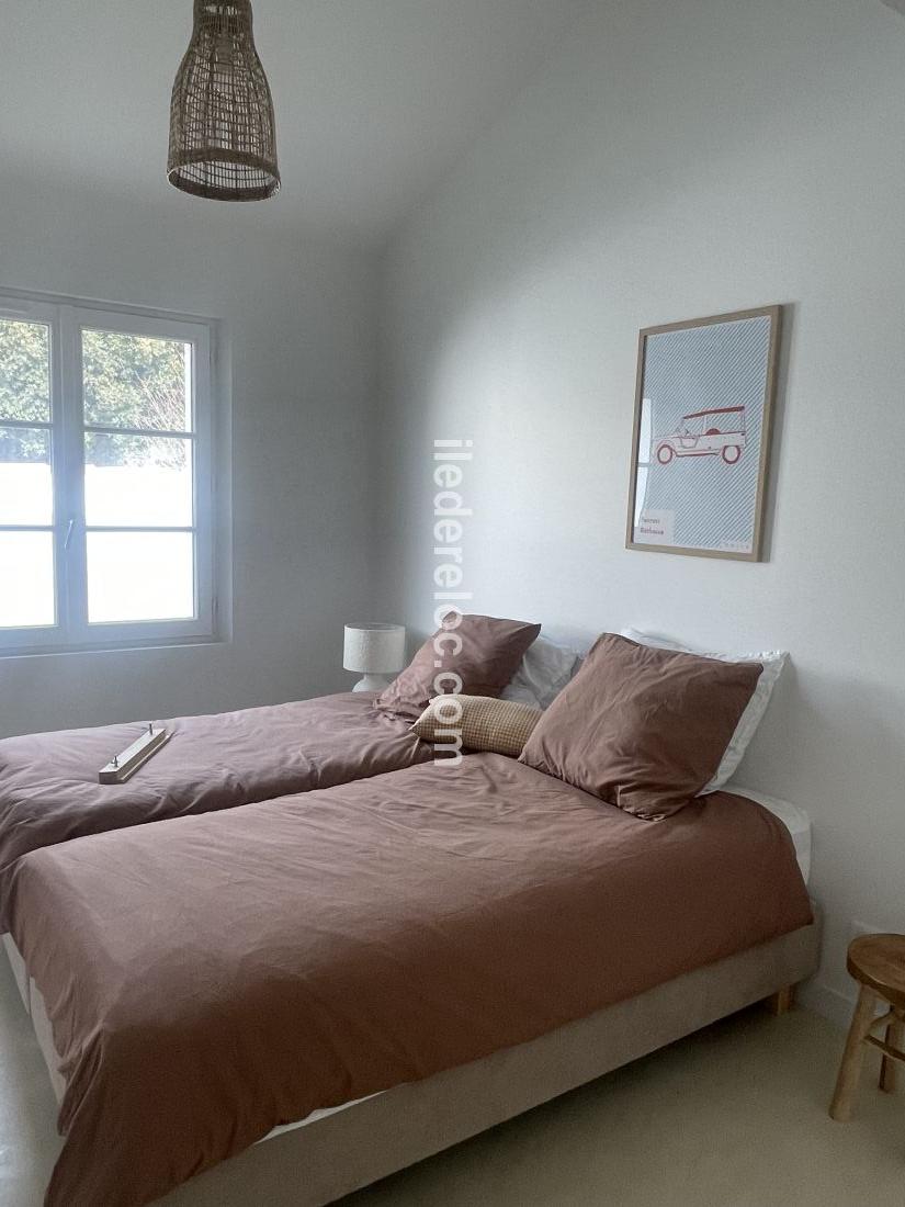 Photo 11 : CHAMBRE d'une maison situ&eacute;e &agrave; La Couarde-sur-mer, &icirc;le de R&eacute;.