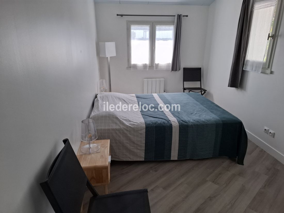 Photo 4 : CHAMBRE d'une maison situ&eacute;e &agrave; Les Portes-en-R&eacute;, &icirc;le de R&eacute;.