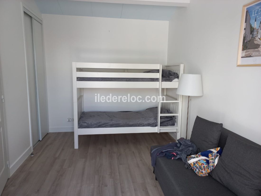 Photo 5 : CHAMBRE d'une maison situ&eacute;e &agrave; Les Portes-en-R&eacute;, &icirc;le de R&eacute;.