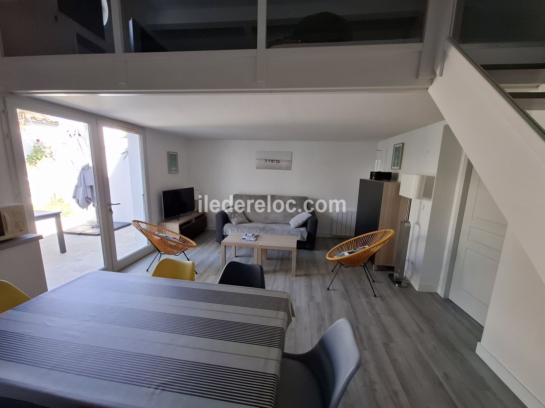 Photo 8 : ENTREE d'une maison situ&eacute;e &agrave; Les Portes-en-R&eacute;, &icirc;le de R&eacute;.