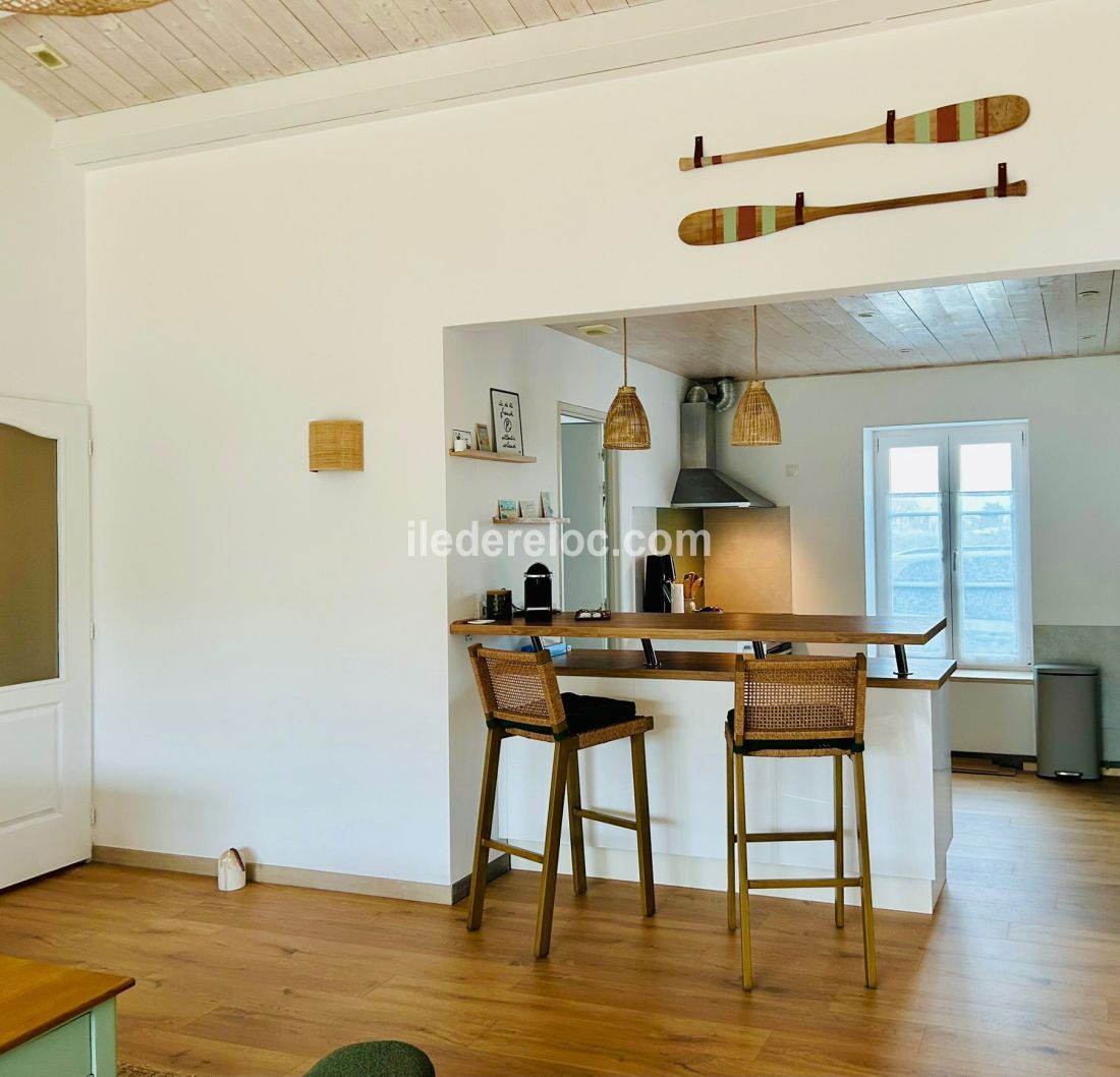 Photo 13 : CUISINE d'une maison situ&eacute;e &agrave; La Couarde-sur-mer, &icirc;le de R&eacute;.