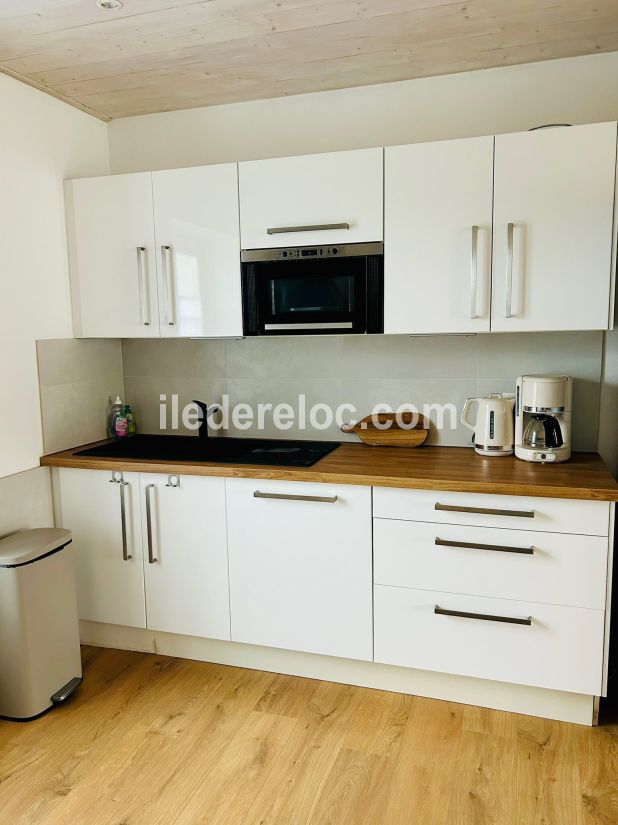 Photo 15 : CUISINE d'une maison situ&eacute;e &agrave; La Couarde-sur-mer, &icirc;le de R&eacute;.