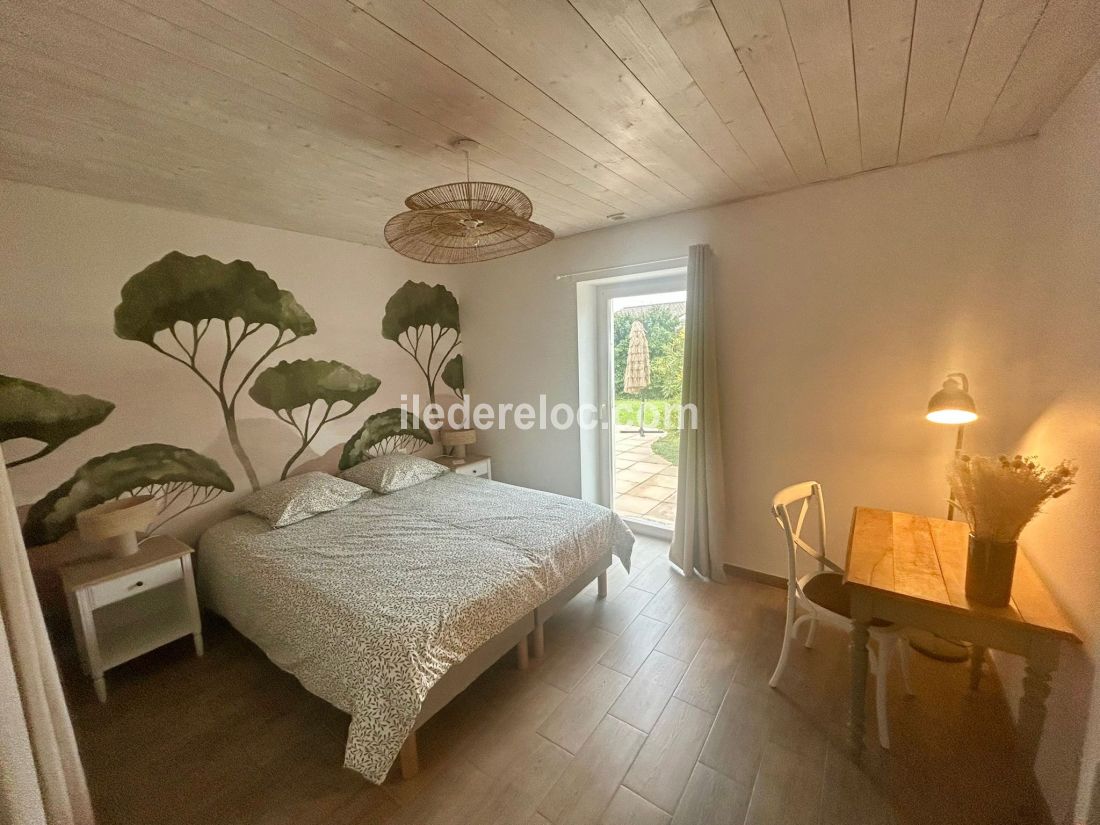 Photo 26 : CHAMBRE d'une maison situ&eacute;e &agrave; La Couarde-sur-mer, &icirc;le de R&eacute;.