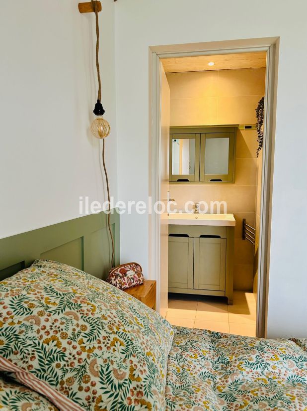 Photo 22 : CHAMBRE d'une maison situ&eacute;e &agrave; La Couarde-sur-mer, &icirc;le de R&eacute;.