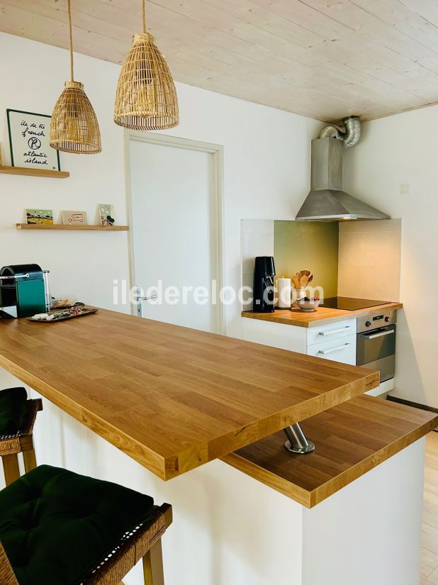 Photo 14 : CUISINE d'une maison situ&eacute;e &agrave; La Couarde-sur-mer, &icirc;le de R&eacute;.