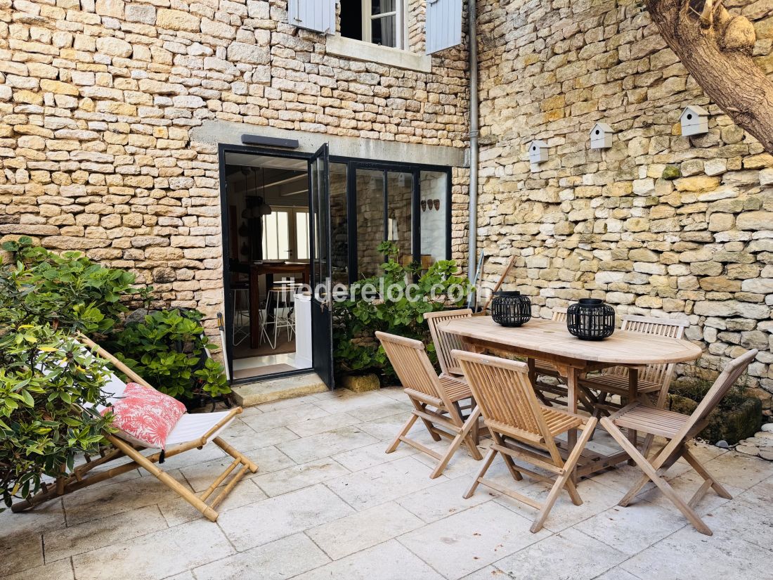 Photo 4 : NC d'une maison situ&eacute;e &agrave; Ars en R&eacute;, &icirc;le de R&eacute;.