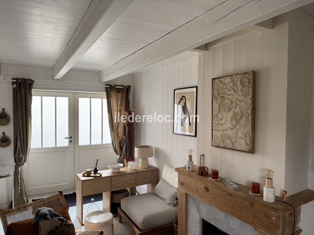 Photo 6 : ENTREE d'une maison situ&eacute;e &agrave; Ars en R&eacute;, &icirc;le de R&eacute;.