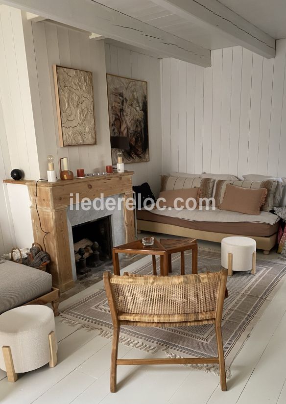 Photo 9 : SEJOUR d'une maison situ&eacute;e &agrave; Ars en R&eacute;, &icirc;le de R&eacute;.