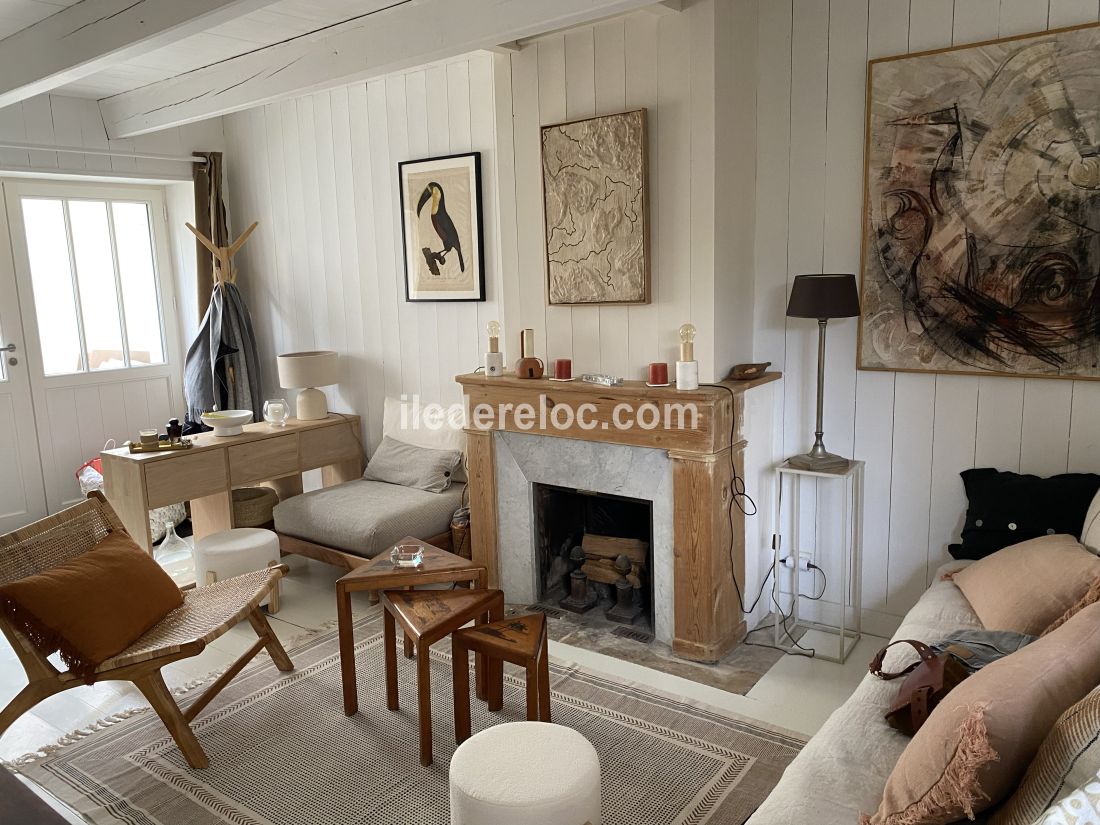 Photo 8 : SEJOUR d'une maison situ&eacute;e &agrave; Ars en R&eacute;, &icirc;le de R&eacute;.