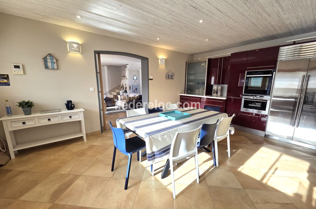 Photo 15 : CUISINE d'une maison situ&eacute;e &agrave; La Couarde-sur-mer, &icirc;le de R&eacute;.