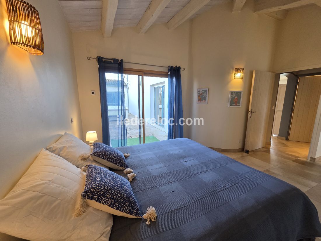 Photo 20 : CHAMBRE d'une maison situ&eacute;e &agrave; La Couarde-sur-mer, &icirc;le de R&eacute;.