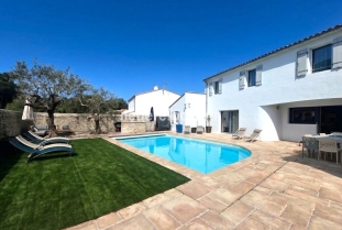 Ile de R&eacute;:Grande villa, avec piscine chauffée, et jacuzzi, à 2 pas des plages