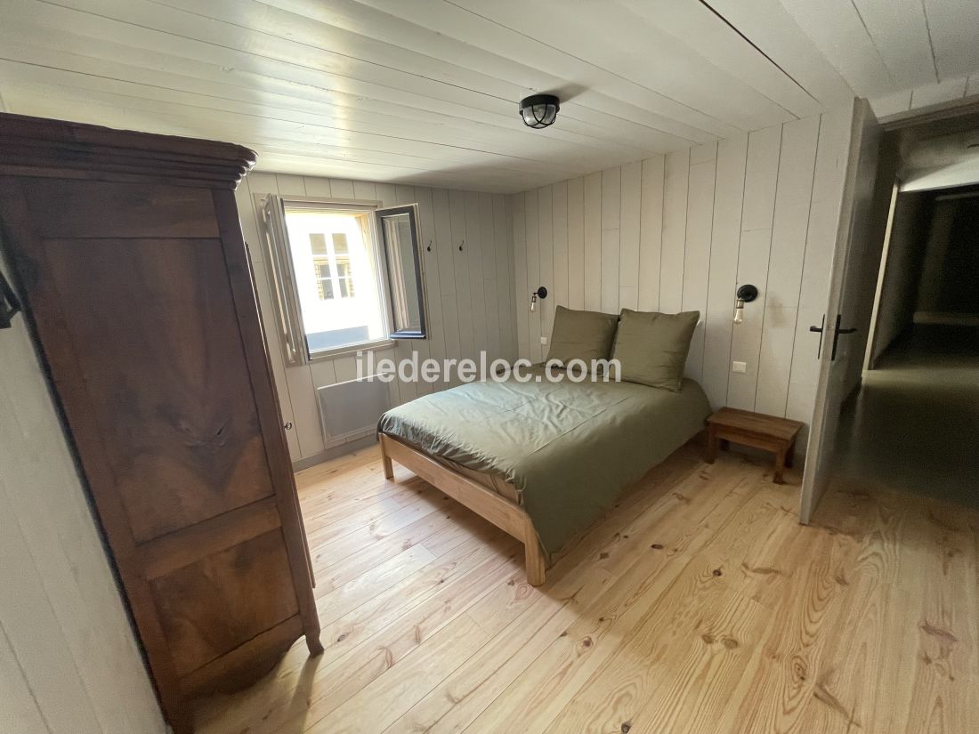 Photo 23 : CHAMBRE d'une maison situ&eacute;e &agrave; La Couarde-sur-mer, &icirc;le de R&eacute;.