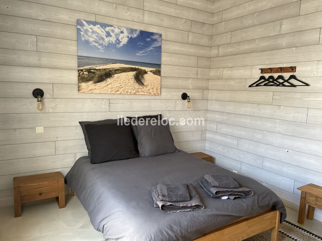 Photo 20 : CHAMBRE d'une maison situ&eacute;e &agrave; La Couarde-sur-mer, &icirc;le de R&eacute;.