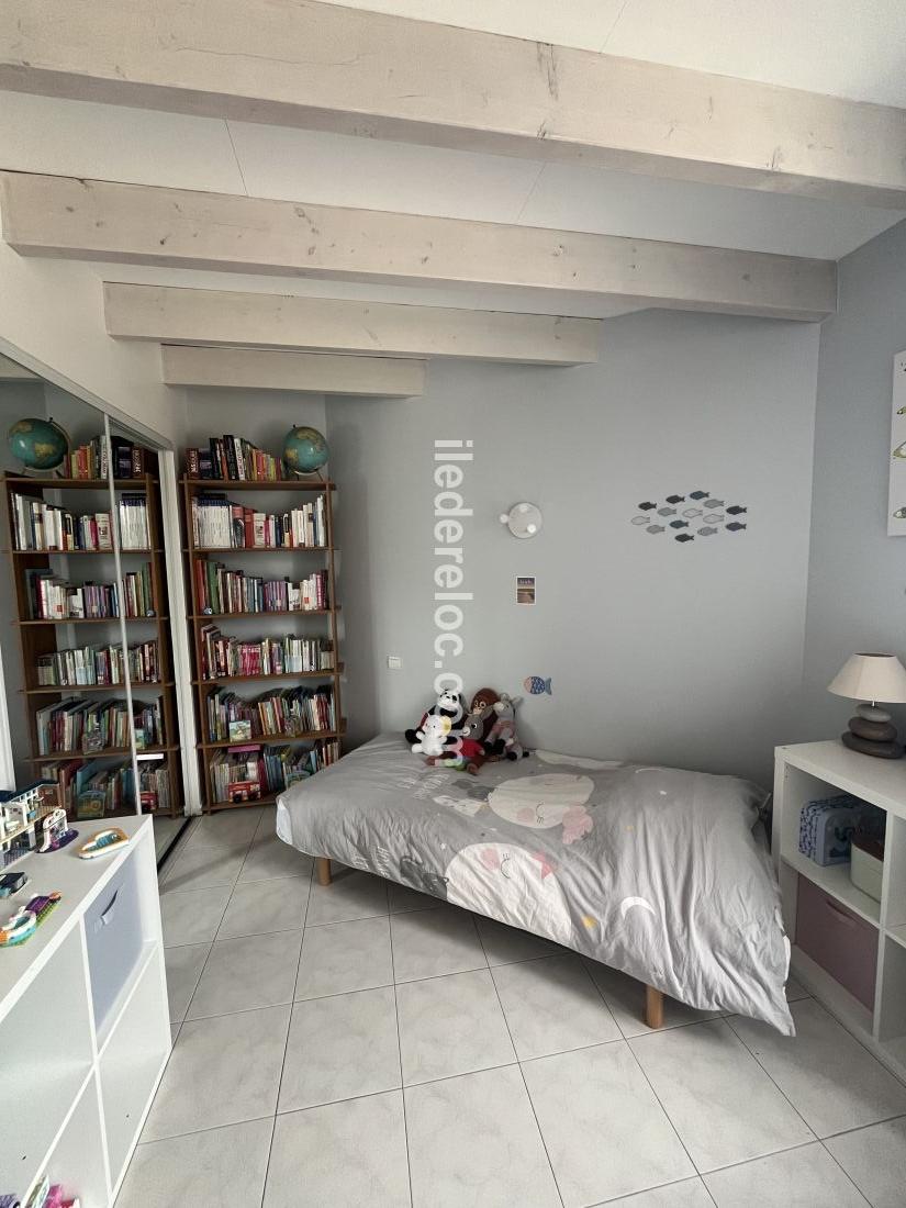 Photo 15 : CHAMBRE d'une maison situ&eacute;e &agrave; La Couarde-sur-mer, &icirc;le de R&eacute;.