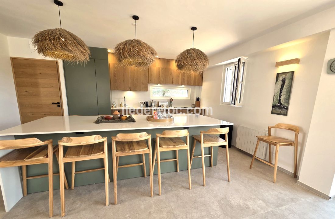 Photo 38 : CUISINE d'une maison situ&eacute;e &agrave; La Couarde-sur-mer, &icirc;le de R&eacute;.