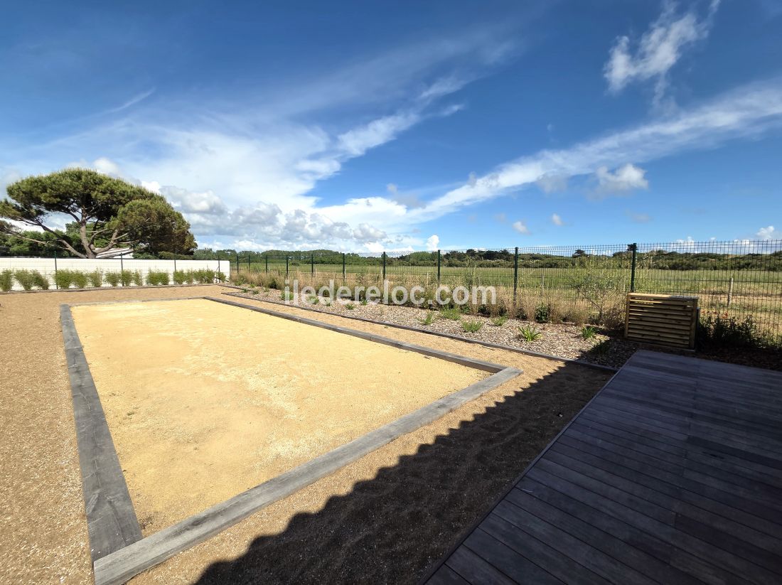 Photo 24 : EXTERIEUR d'une maison situ&eacute;e &agrave; La Couarde-sur-mer, &icirc;le de R&eacute;.