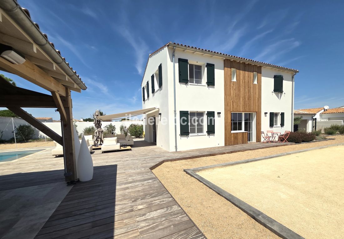 Photo 11 : EXTERIEUR d'une maison situ&eacute;e &agrave; La Couarde-sur-mer, &icirc;le de R&eacute;.