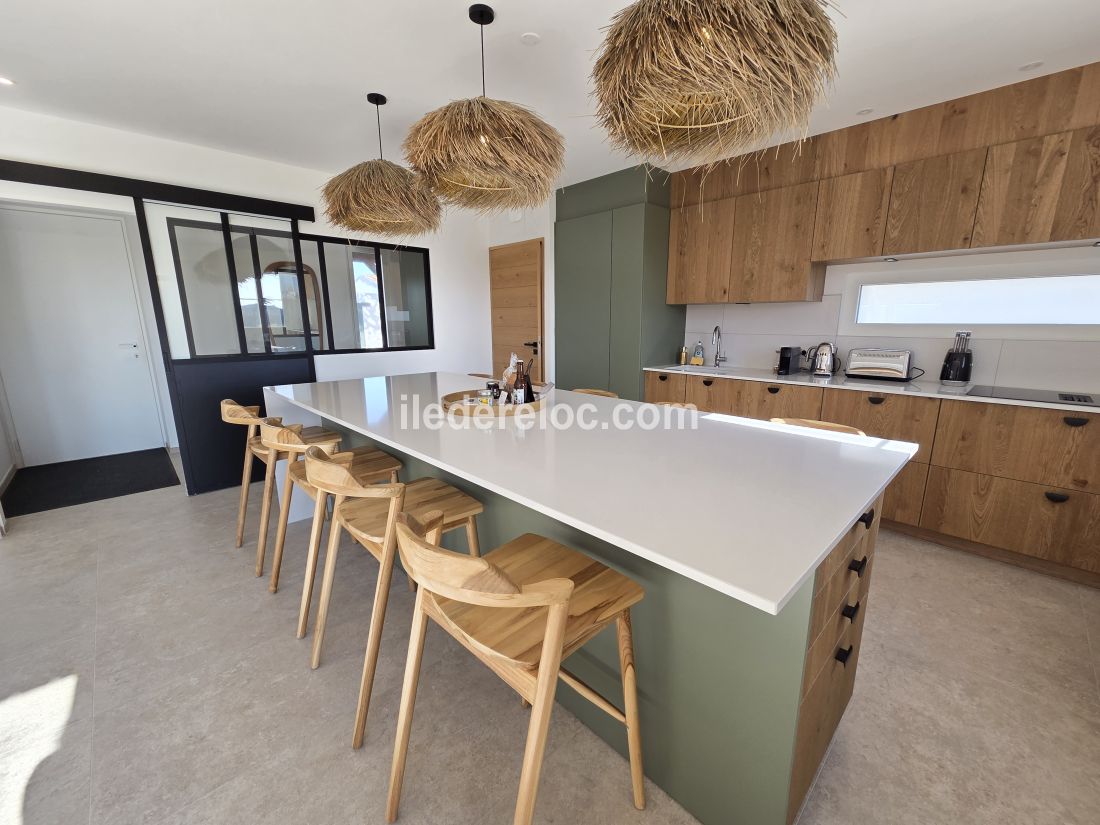 Photo 23 : CUISINE d'une maison situ&eacute;e &agrave; La Couarde-sur-mer, &icirc;le de R&eacute;.