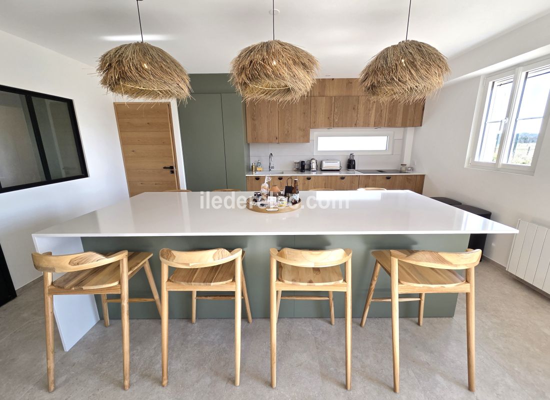 Photo 25 : CUISINE d'une maison situ&eacute;e &agrave; La Couarde-sur-mer, &icirc;le de R&eacute;.