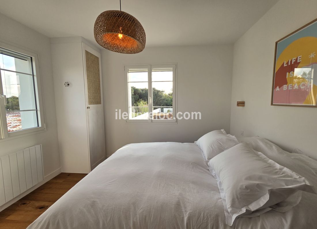 Photo 53 : CHAMBRE d'une maison situ&eacute;e &agrave; La Couarde-sur-mer, &icirc;le de R&eacute;.