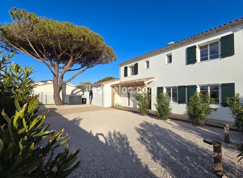 Photo 6 : EXTERIEUR d'une maison situ&eacute;e &agrave; La Couarde-sur-mer, &icirc;le de R&eacute;.