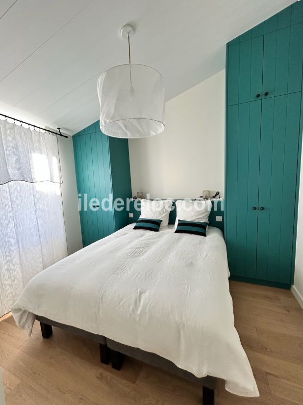 Photo 8 : CHAMBRE d'une maison situ&eacute;e &agrave; Le Bois-Plage-en-R&eacute;, &icirc;le de R&eacute;.