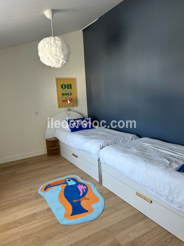 Photo 10 : CHAMBRE d'une maison situ&eacute;e &agrave; Le Bois-Plage-en-R&eacute;, &icirc;le de R&eacute;.
