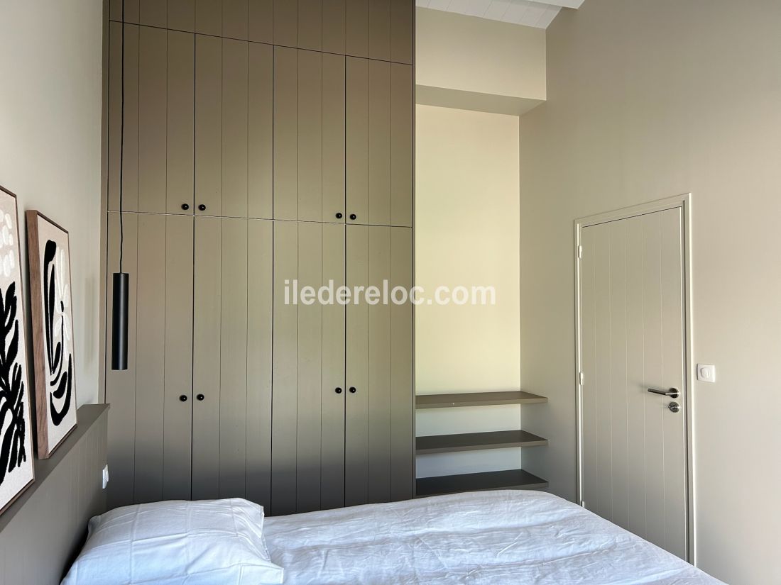 Photo 4 : CHAMBRE d'une maison situ&eacute;e &agrave; Le Bois-Plage-en-R&eacute;, &icirc;le de R&eacute;.