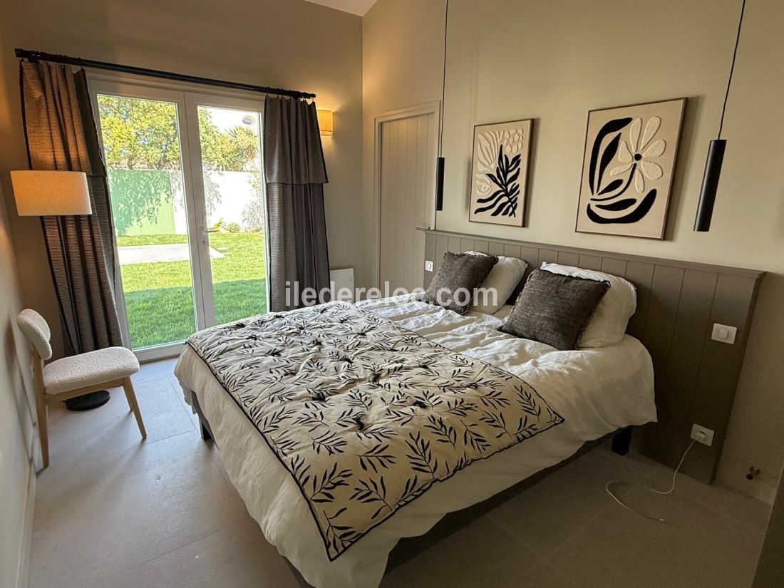 Photo 14 : CHAMBRE d'une maison situ&eacute;e &agrave; Le Bois-Plage-en-R&eacute;, &icirc;le de R&eacute;.