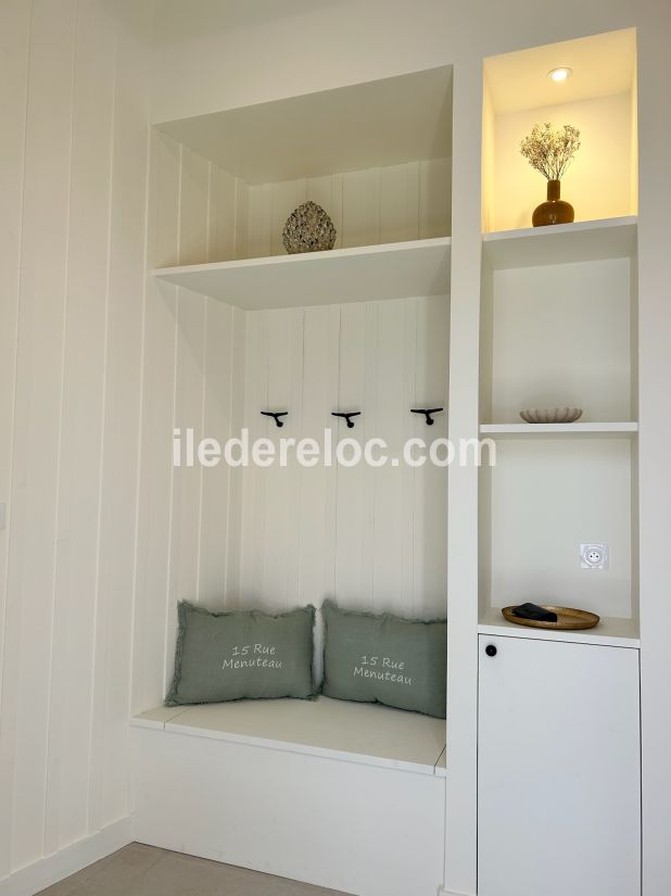 Photo 4 : ENTREE d'une maison situ&eacute;e &agrave; Le Bois-Plage-en-R&eacute;, &icirc;le de R&eacute;.