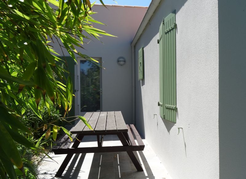 Photo 20 : TERRASSE d'une maison située à La Flotte-en-Ré, île de Ré.