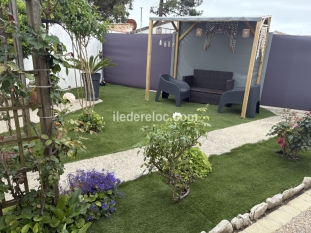 Ile de R&eacute;:La maison du puits de fer a la flotte en re