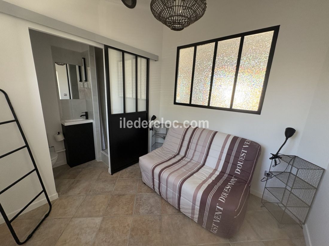 Photo 11 : CHAMBRE d'une maison situ&eacute;e &agrave; La Flotte-en-R&eacute;, &icirc;le de R&eacute;.