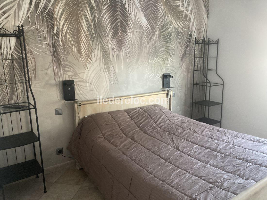 Photo 10 : CHAMBRE d'une maison situ&eacute;e &agrave; La Flotte-en-R&eacute;, &icirc;le de R&eacute;.