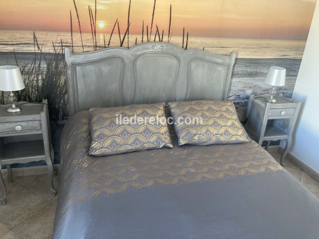 Photo 9 : CHAMBRE d'une maison situ&eacute;e &agrave; La Flotte-en-R&eacute;, &icirc;le de R&eacute;.