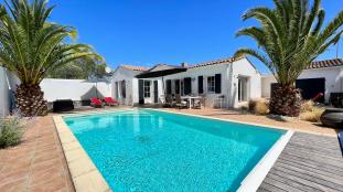 Ile de R&eacute;:Superbe villa avec piscine à 150 m des plages