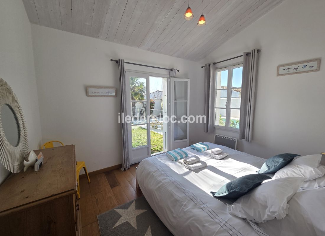 Photo 23 : CHAMBRE d'une maison situ&eacute;e &agrave; Le Bois-Plage-en-R&eacute;, &icirc;le de R&eacute;.